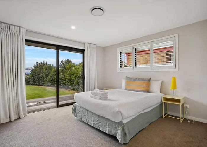 Holiday home Infinity Outlook | Views, Fireplace & Bbq *