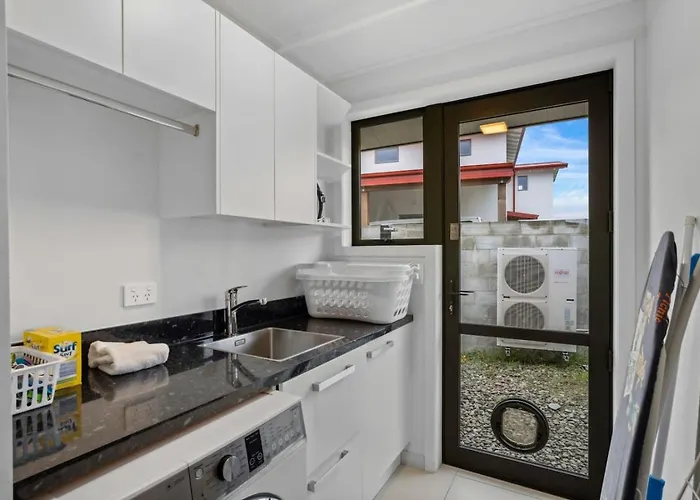 Infinity Outlook | Views, Fireplace & Bbq Holiday home Wanaka
