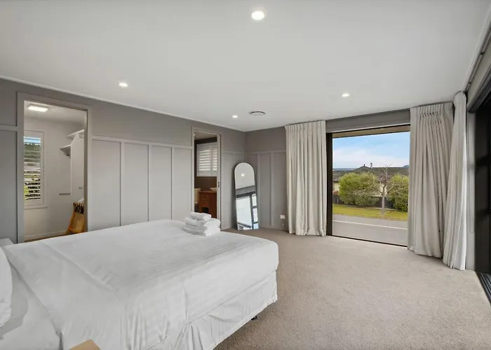 Infinity Outlook | Views, Fireplace & Bbq * Wanaka