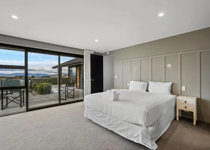Infinity Outlook | Views, Fireplace & Bbq Holiday home