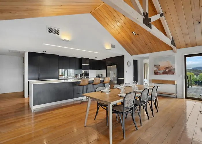 Infinity Outlook | Views, Fireplace & Bbq Holiday home Wanaka