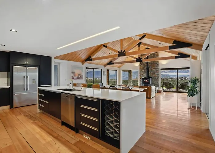Holiday home Infinity Outlook | Views, Fireplace & Bbq Wanaka
